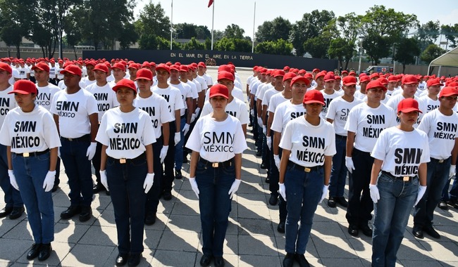 🇲🇽 Marineros se cuadran en la Marina: juramento, bandera y cara seria para arrancar el Servicio Militar