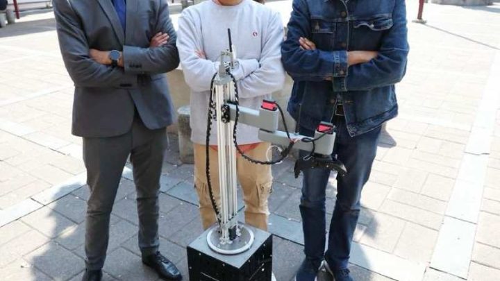 🤖 Del control al robot: estudiantes del Poli crean máquina que te acerca hasta el vaso