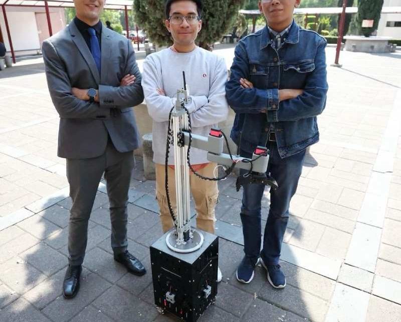 🤖 Del control al robot: estudiantes del Poli crean máquina que te acerca hasta el vaso