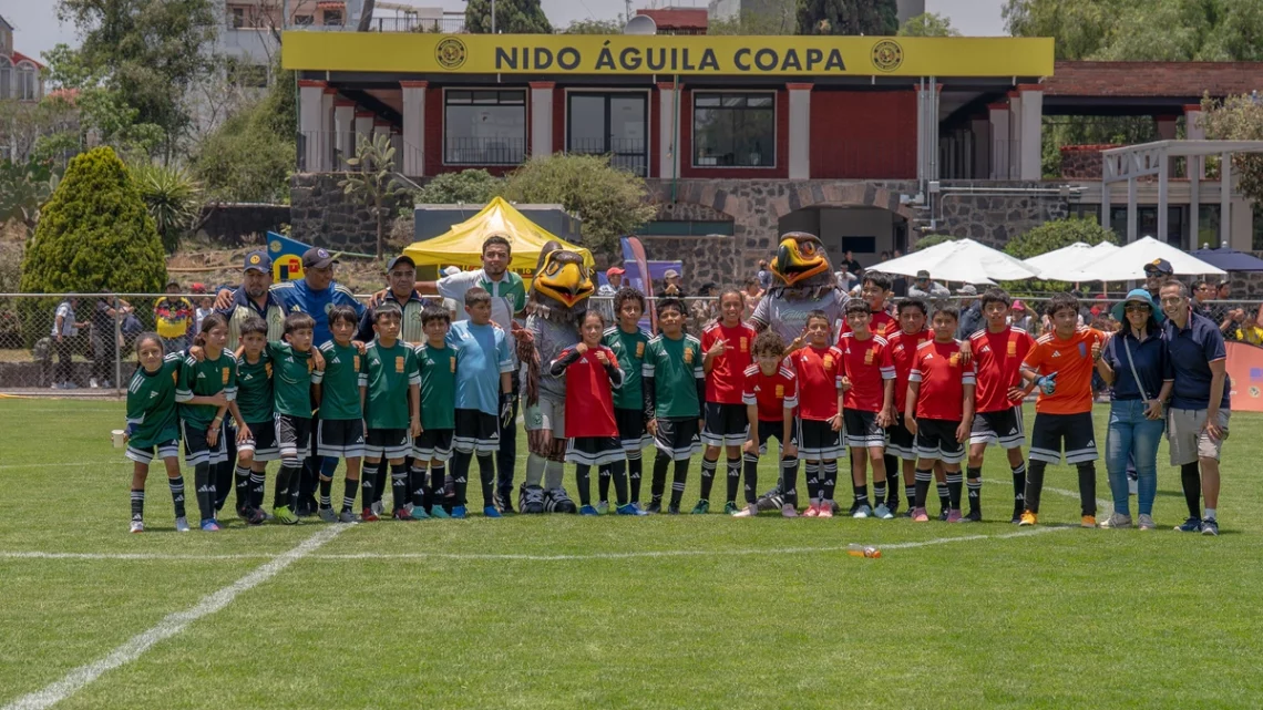 🦅⚽💛 Chamacos en la cancha y el Ame armando el show rumbo al Mundial