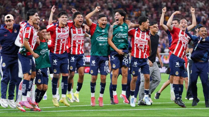 🐐Le dieron la vuelta: Chivas se rifó y dejó a Tigres tirado en el AKRON