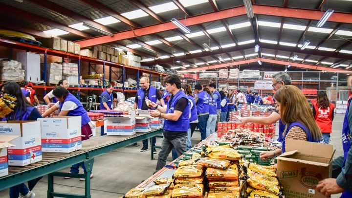 🛒🚨 Walmart y Cruz Roja ya tienen el “plan B” armado: 5 mil despensas listas pa’ cuando truene el desastre