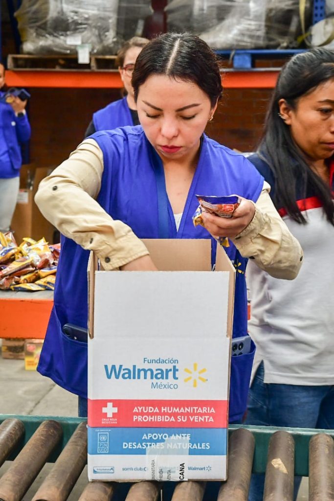 Walmart y Cruz Roja preparan 5 mil despensas