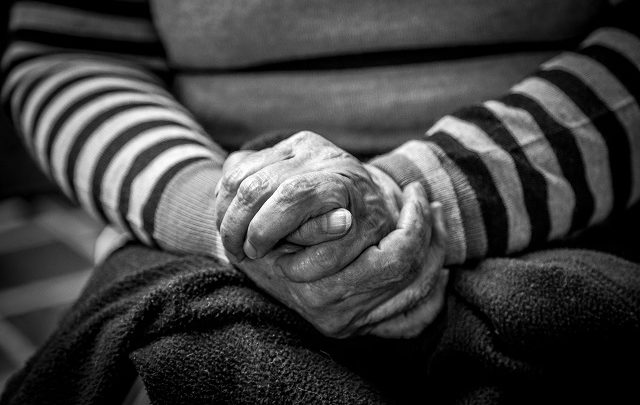 🧓⚠️ FBI alerta: el abuso a adultos mayores sigue creciendo en silencio