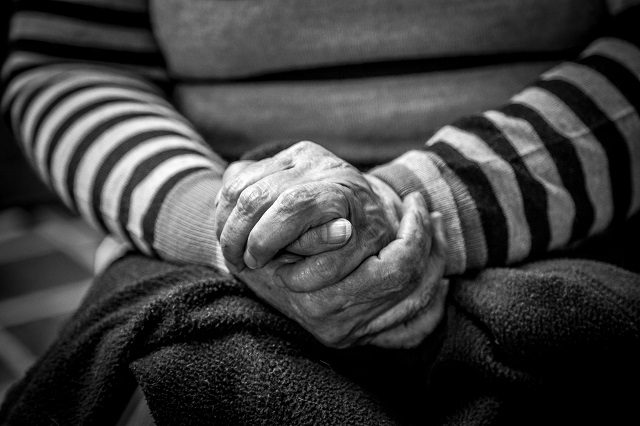 🧓⚠️ FBI alerta: el abuso a adultos mayores sigue creciendo en silencio