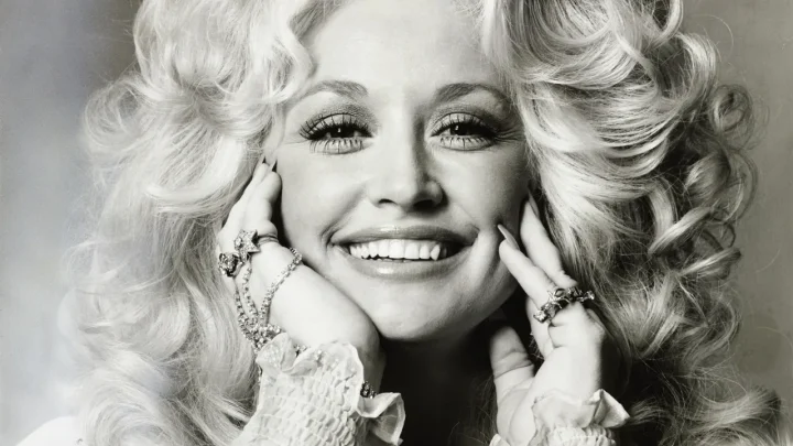 🎙️✨ Dolly Parton falleció a los 80, pero dejó una vida llena de historias que parecen inventadas
