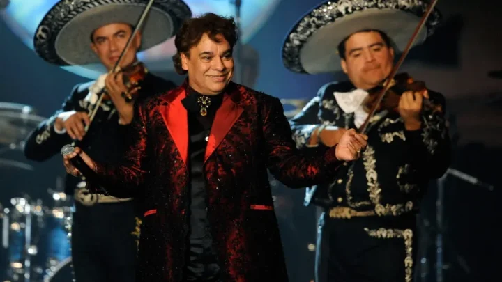 🕊️ 🤍 A 10 años de la partida de Juan Gabriel el “Divo de Juárez”