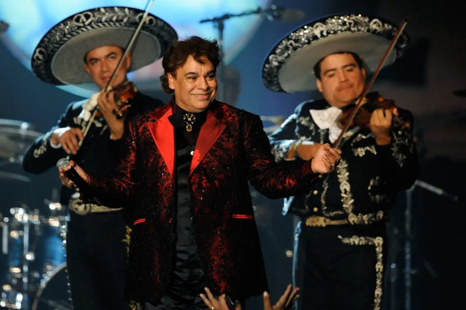 🕊️ 🤍 A 10 años de la partida de Juan Gabriel el “Divo de Juárez”