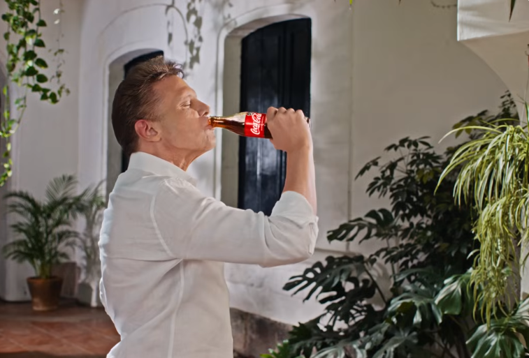 🥤🎤 Luis Miguel vuelve al comercial y Coca-Cola apuesta por la nostalgia para celebrar 100 años en México